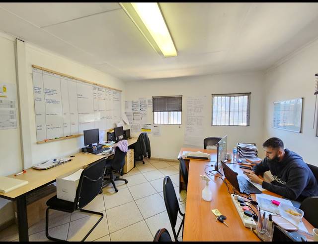 2,500M² WORKSHOP TO LET IN JET PARK